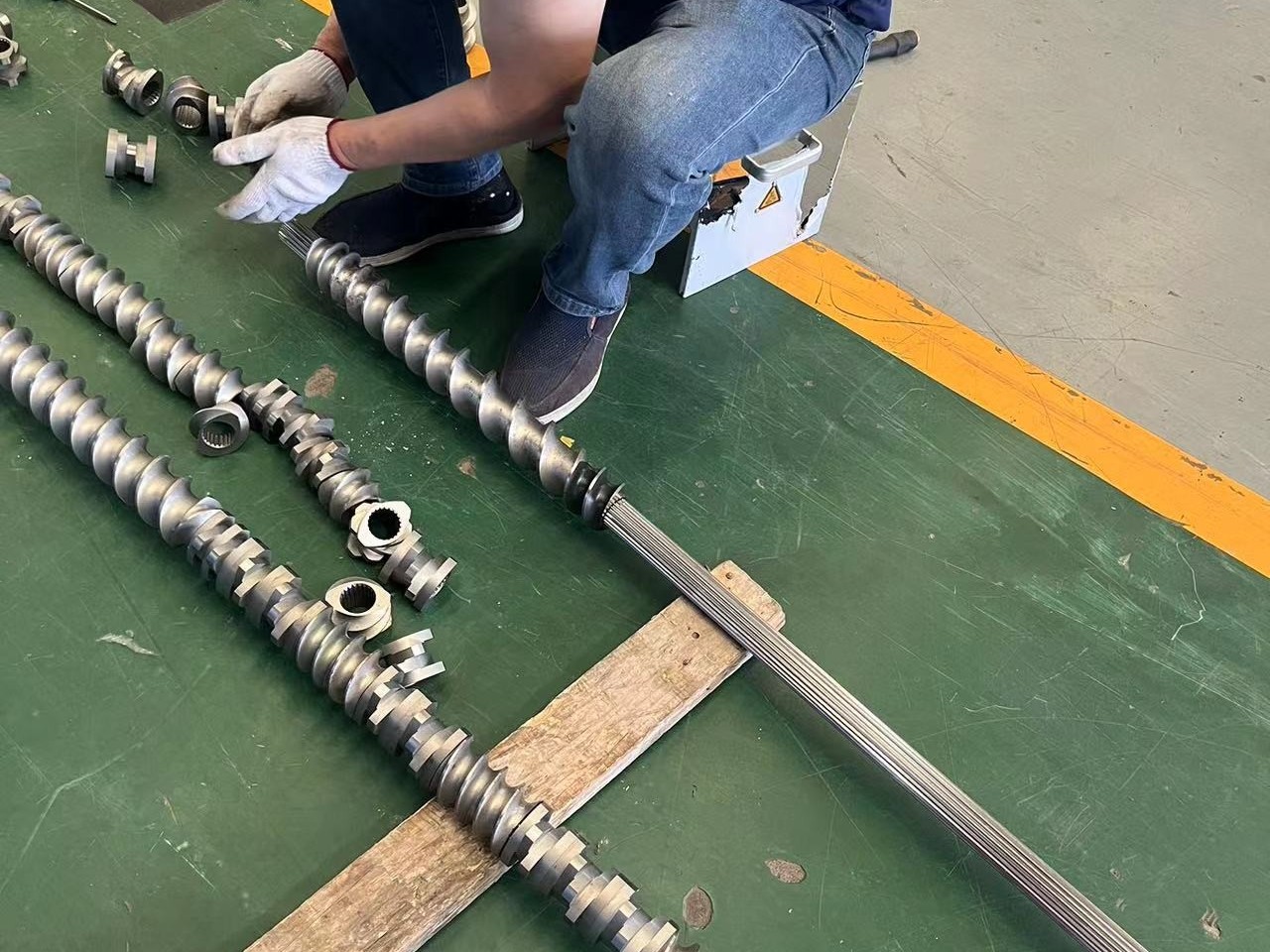 擠出機(jī)機(jī)筒螺桿質(zhì)量不穩(wěn)定會(huì)有哪些影響？