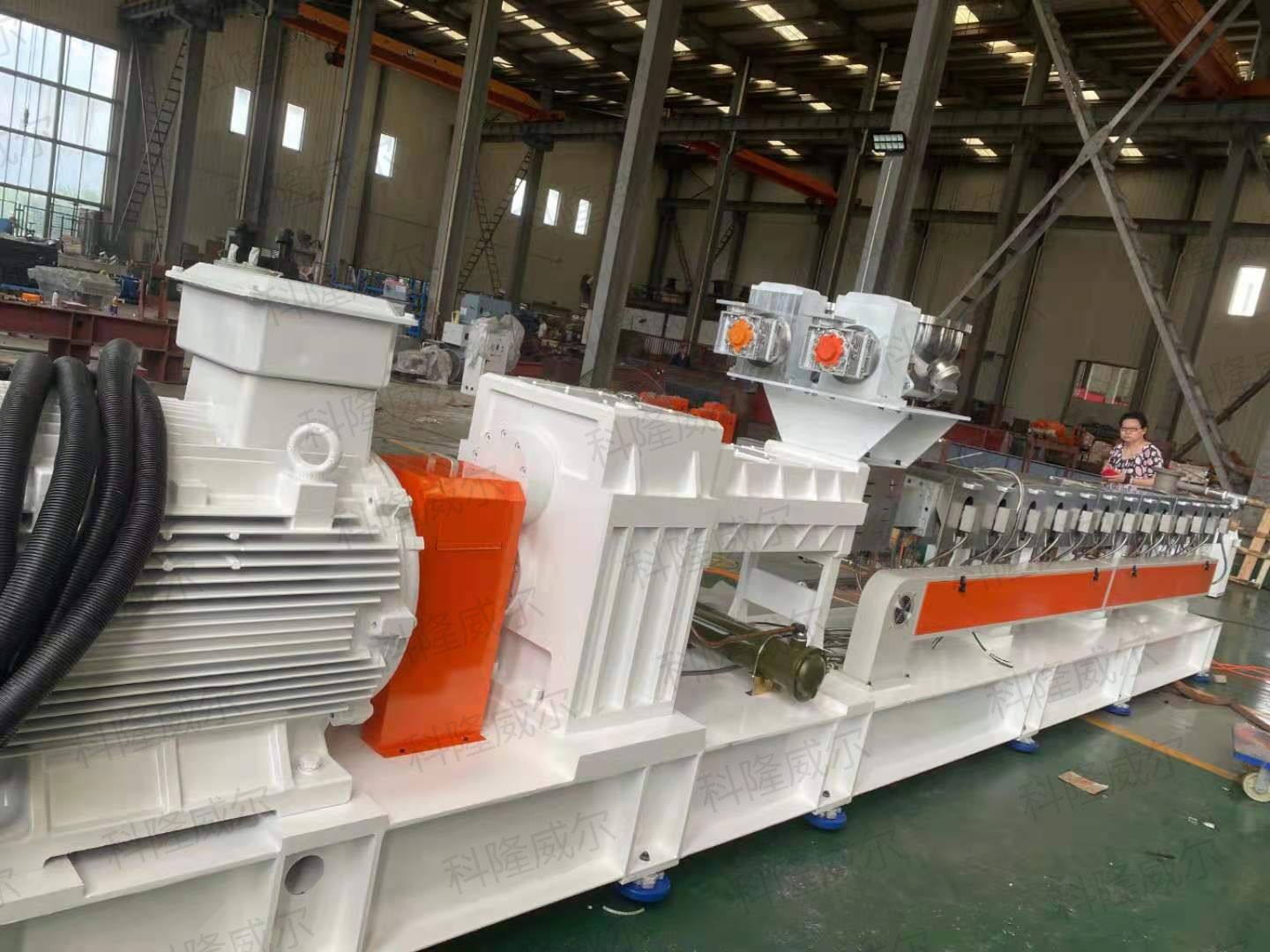雙螺桿塑料擠出機設備出料速度不穩(wěn)定為什么呢？