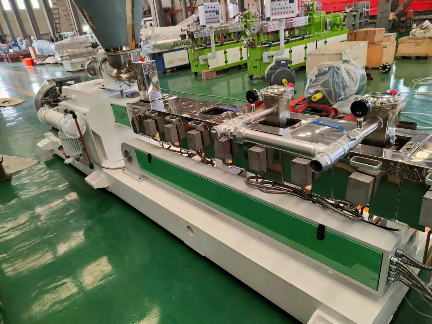 有關(guān)雙螺桿擠出機主電機軸承溫升太高